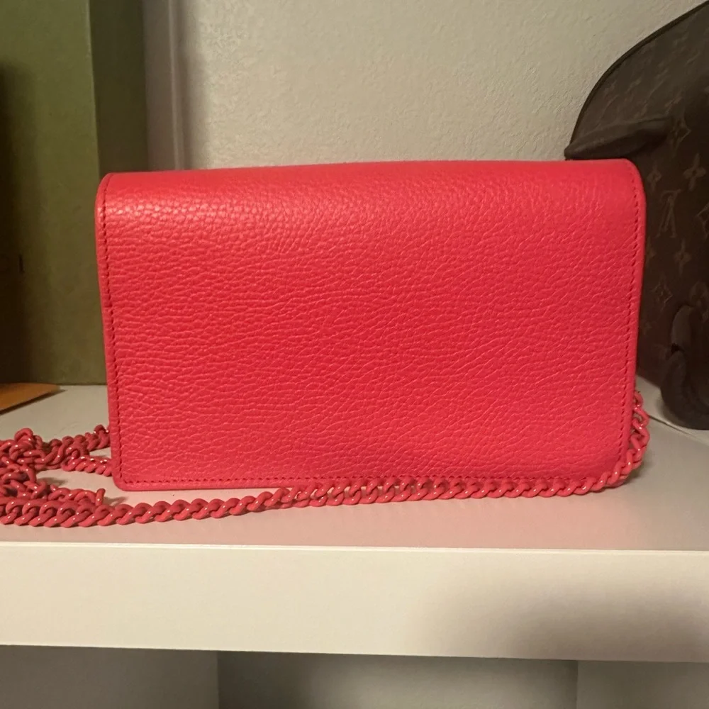 Gucci marmont chain bag.
7.87 inches x 4.92 in x 1.57 inches - Picture 2 of 7